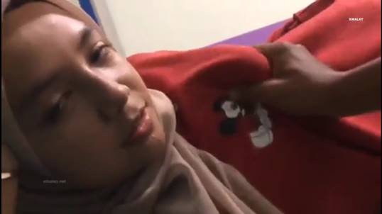Bokep twitter esemah remasin susu pacar jilbab