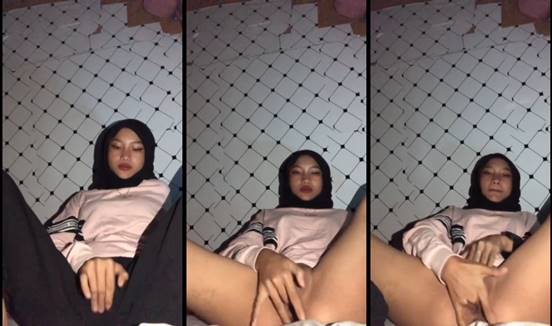 Bokebjilbab hitam esempeh nakal colmek malay